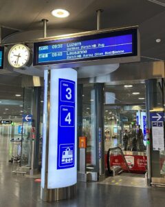 スイス鉄道　ホーム switzerland Train