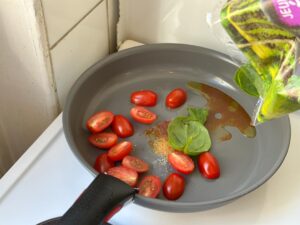 フランス自炊レシピ 簡単時短　ほうれん草卵トマト