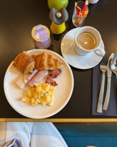 朝食 カンヌおすすめホテル Hotel Verlaine