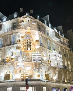 パリのイルミネーション おすすめスポット Dior モンテーニュ広場
