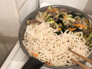 フランス自炊レシピ 焼きうどん　スーパーの日本食材