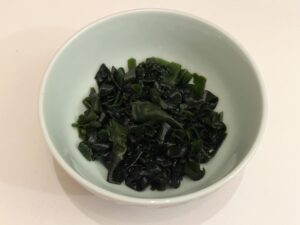 フランス自炊レシピ 焼きうどん わかめ