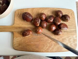 栗のオーブン焼き　切り込み　皮を剥きやすくする方法