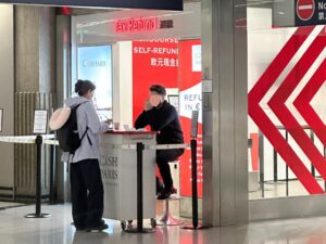 パリ シャルルドゴール空港 免税 現金で払い戻し