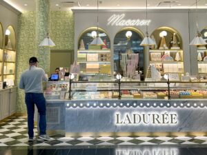 パリ シャルルドゴール空港 ラデュレ