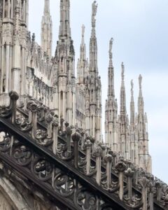 ドゥオーモ 屋上 行き方 階段かエレベーターか