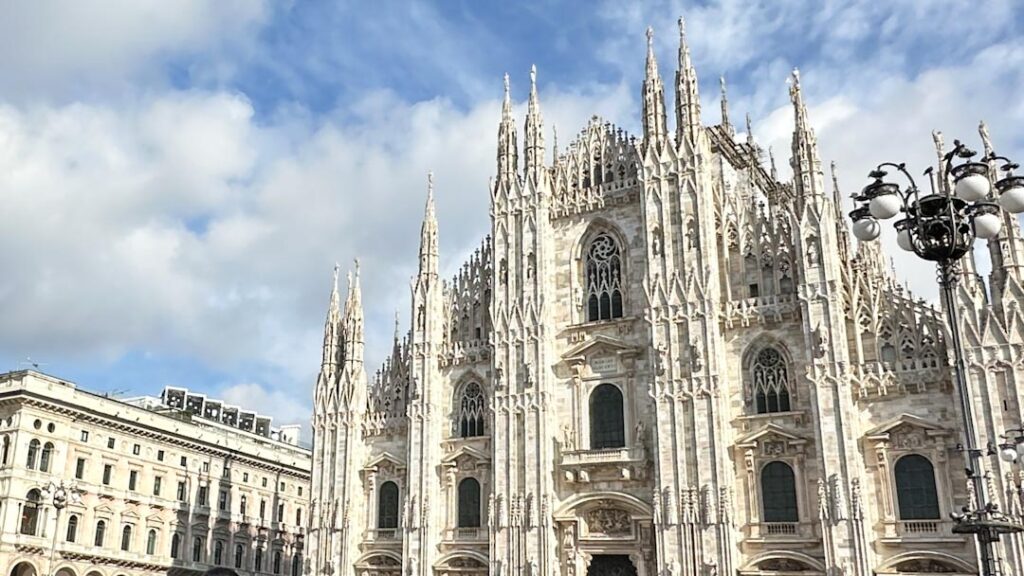 ミラノ ドゥオーモ大聖堂　チケット 入り口　アクセス