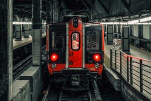 リナーテ空港 アクセス 行き方