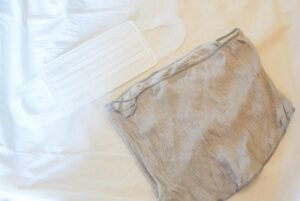 長距離フライト 持ち物 マスク