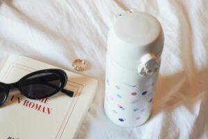 長距離フライト 持ち物 タンブラー