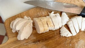 フランス自炊レシピ 火を使わない鶏胸肉のネギ香味タレ 作り方