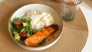 フランス自炊レシピ レンチンで鮭の甘辛包み蒸し 火を使わない