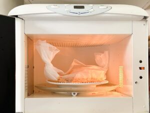 フランス自炊レシピ レンチンで鮭の甘辛包み蒸し 火を使わない　作り方